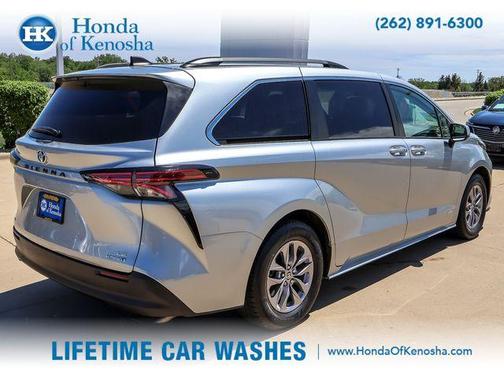 Celestial Silver Metallic 2021 Toyota Sienna LE