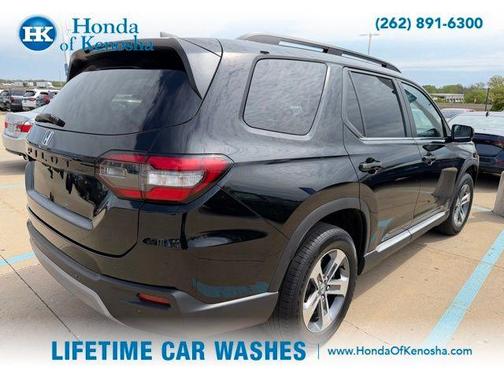 Crystal Black Pearl 2023 Honda Pilot EX-L 8-Passenger