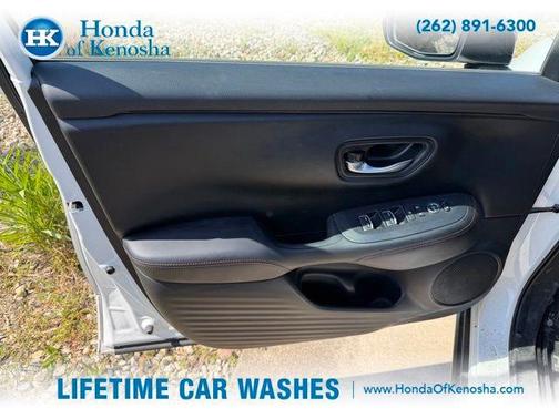 Platinum White Pearl 2024 Honda HR-V Sport