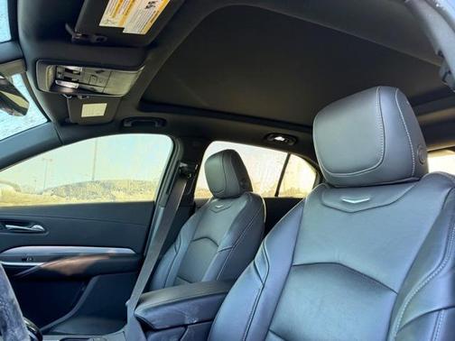 2022 Cadillac XT4 Premium Luxury