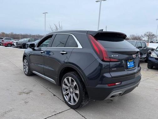 2022 Cadillac XT4 Premium Luxury
