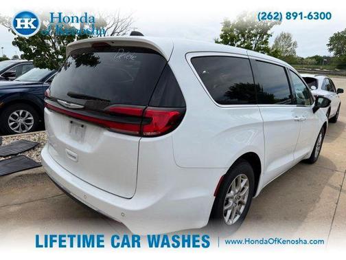Bright White Clearcoat 2024 Chrysler Pacifica Touring-L
