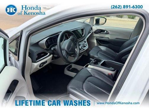 Bright White Clearcoat 2024 Chrysler Pacifica Touring-L
