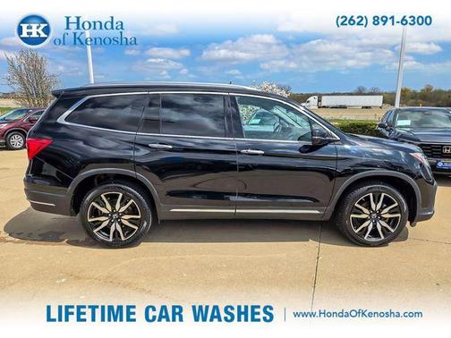 Crystal Black Pearl 2022 Honda Pilot Touring 7-Passenger