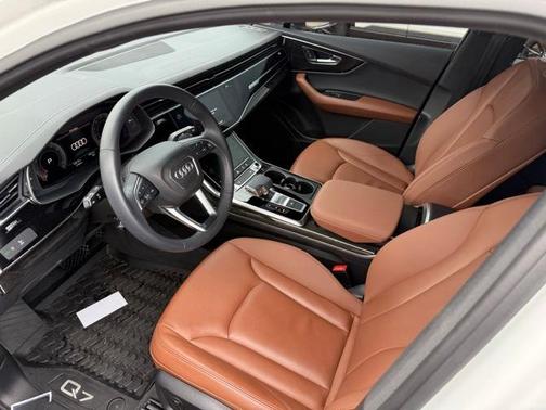 2023 Audi Q7 45 Premium