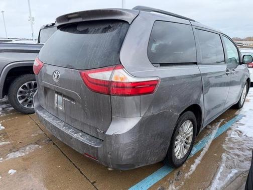 2017 Toyota Sienna XLE