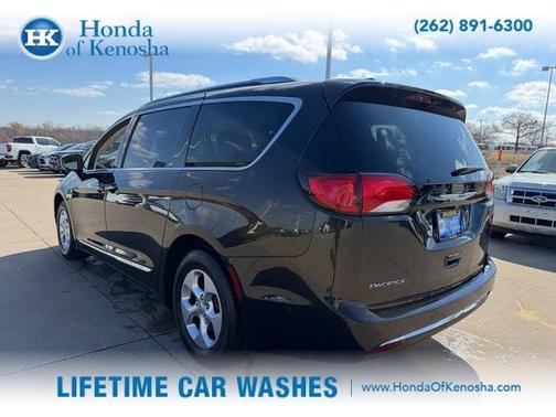 2017 Chrysler Pacifica Touring-L Plus