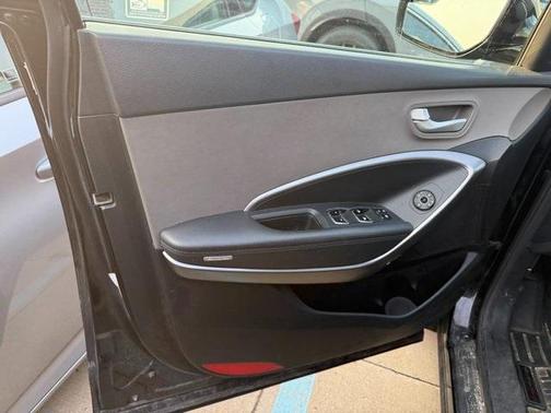 2016 Hyundai SANTA FE SE