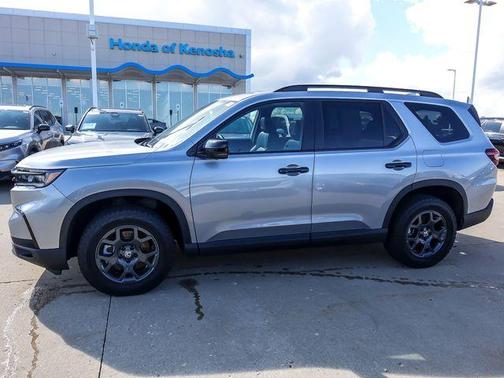 Lunar Silver Metallic 2025 Honda Pilot TrailSport