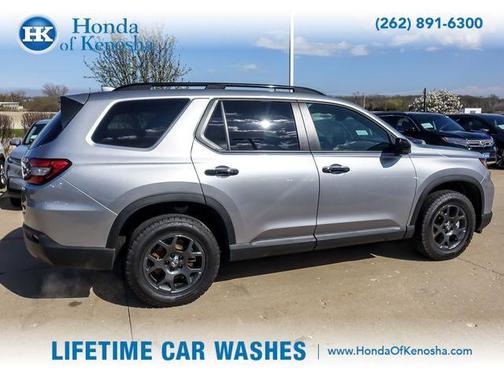 Lunar Silver Metallic 2025 Honda Pilot TrailSport