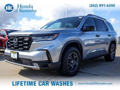Lunar Silver Metallic 2025 Honda Pilot TrailSport