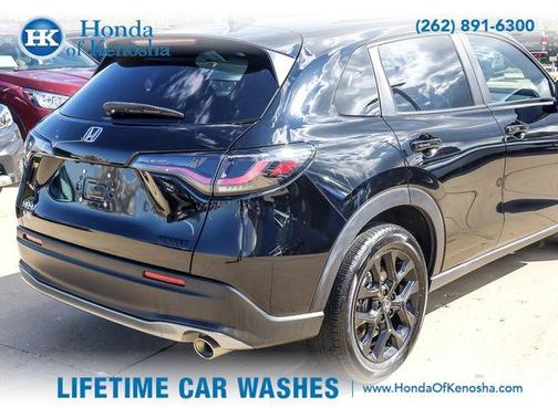 Crystal Black Pearl 2025 Honda HR-V Sport