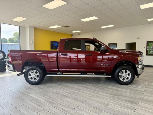 2022 RAM 2500 Big Horn Crew Cab 4x4 6'4' Box