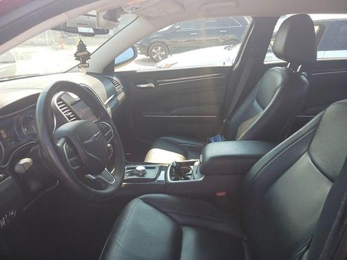 2018 Chrysler 300 Touring