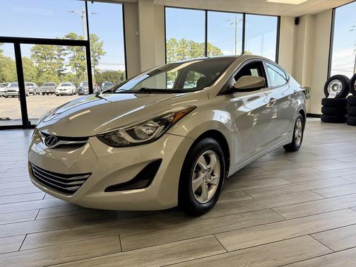 2015 Hyundai ELANTRA SE