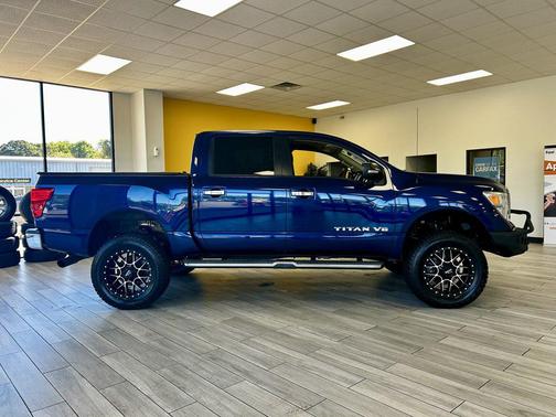 2018 Nissan Titan SV