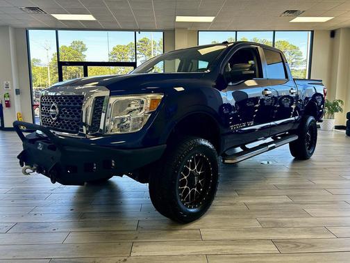 2018 Nissan Titan SV