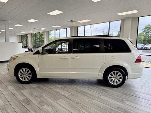 2012 Volkswagen Routan SE