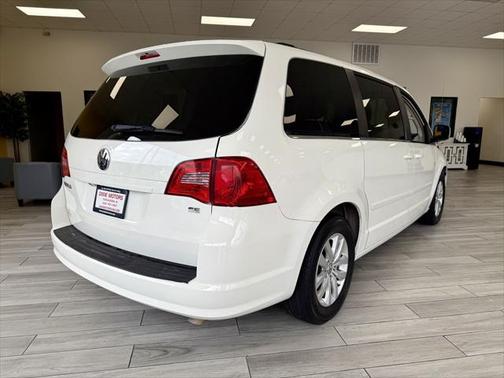 2012 Volkswagen Routan SE