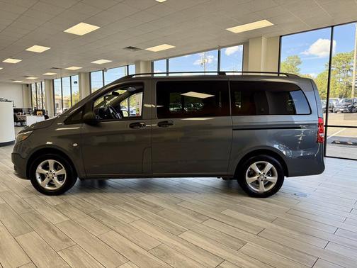 2016 Mercedes-Benz Metris Base