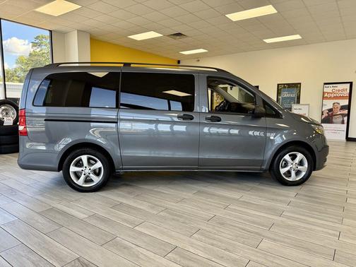 2016 Mercedes-Benz Metris Base