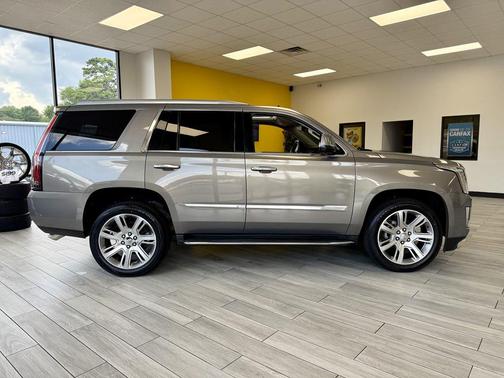 2017 Cadillac Escalade Luxury