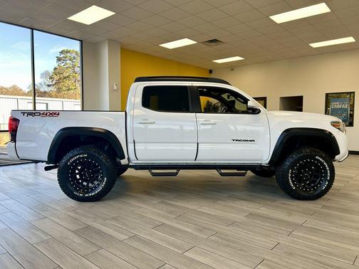 2018 Toyota Tacoma SR