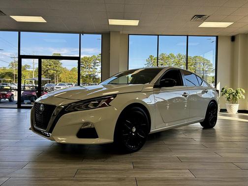 2020 Nissan Altima SR FWD