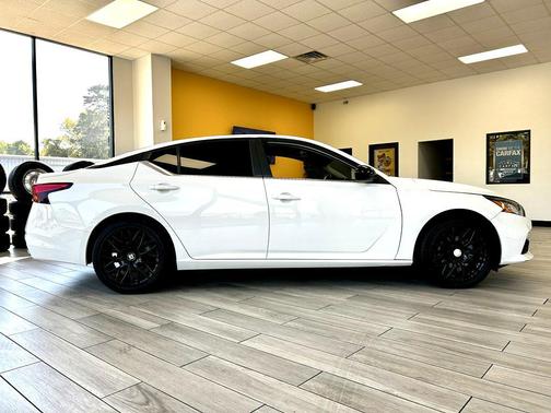 2020 Nissan Altima SR FWD