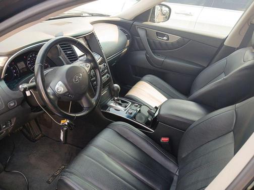 2017 INFINITI QX70 Base