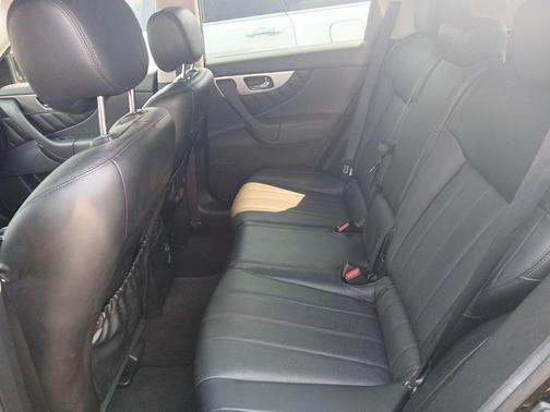 2017 INFINITI QX70 Base