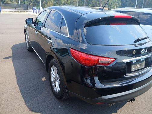 2017 INFINITI QX70 Base