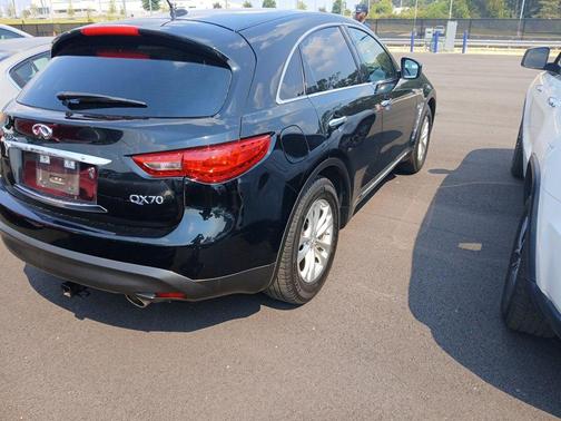2017 INFINITI QX70 Base