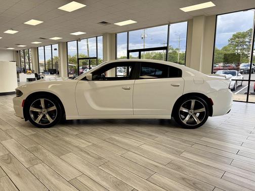 2017 Dodge Charger SE
