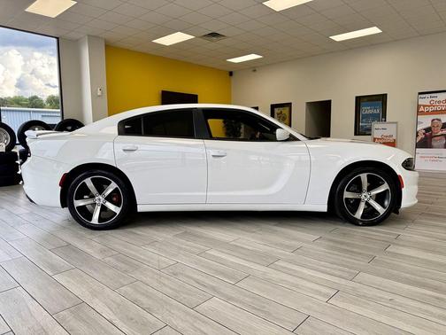 2017 Dodge Charger SE