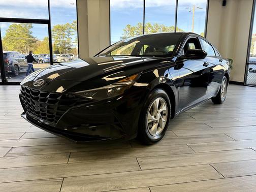 2021 Hyundai ELANTRA SE