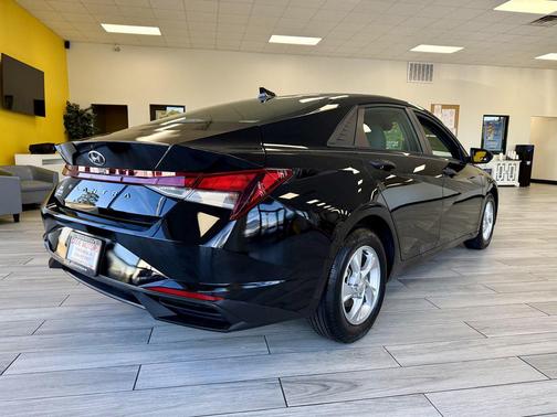 2021 Hyundai ELANTRA SE