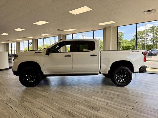 Summit White 2023 Chevrolet Silverado 1500 Custom Trail Boss