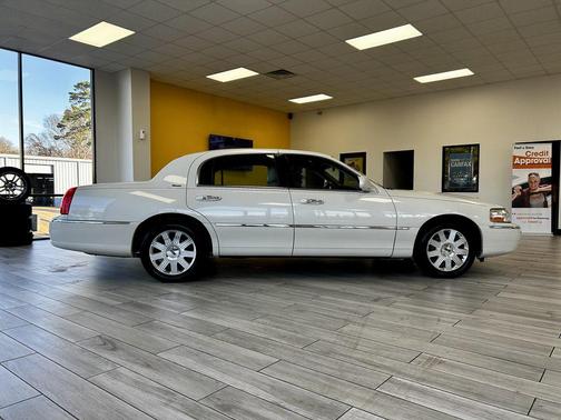 2004 Lincoln Town Car Ultimate