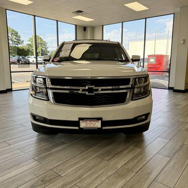 WHITE 2017 Chevrolet Suburban LT