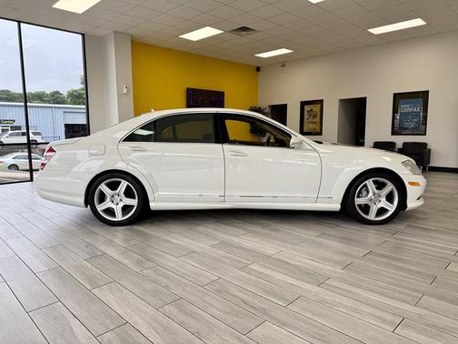 WHITE 2008 Mercedes-Benz S-Class S550