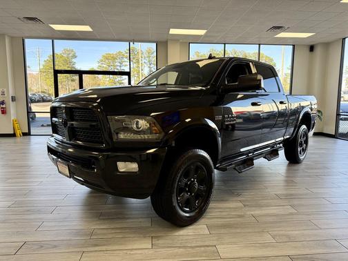 2017 RAM 2500 Laramie Crew Cab 4x4 6'4' Box