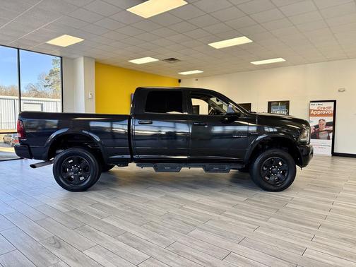 2017 RAM 2500 Laramie Crew Cab 4x4 6'4' Box