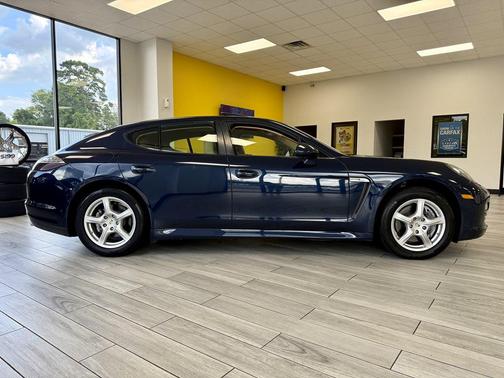 2011 Porsche Panamera 4