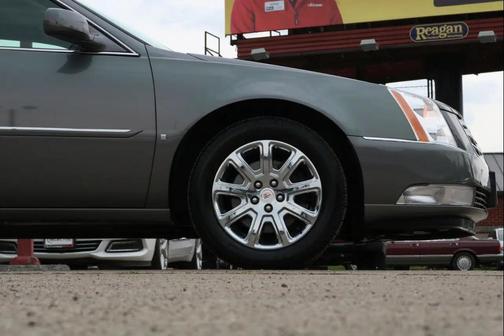 Titanium ChromaFlair 2008 Cadillac DTS Base