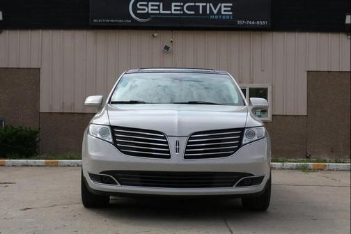 Tan 2019 Lincoln MKT Reserve