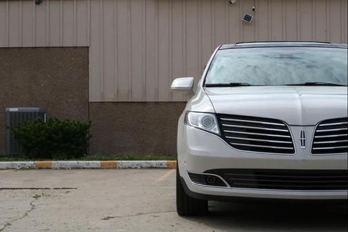 Tan 2019 Lincoln MKT Reserve