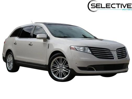 Tan 2019 Lincoln MKT Reserve
