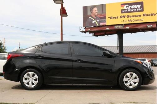 Black 2016 Hyundai ELANTRA SE