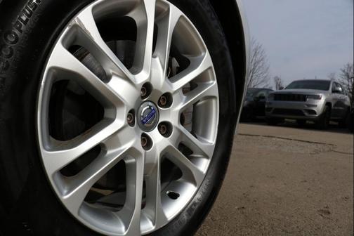 2015 Volvo XC60 T5 Platinum